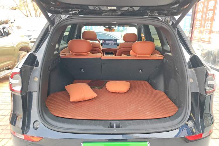 Used  Q07 2025 215 Flagship Edition