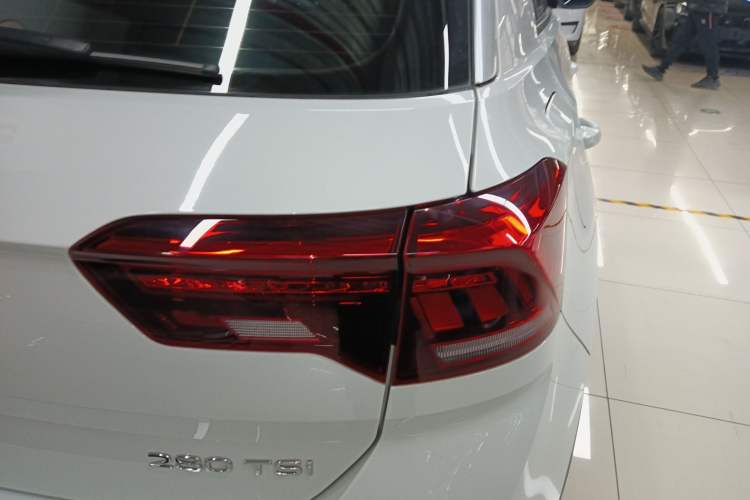 Used Volkswagen T-ROC 2022 280TSI DSG Two-Wheel Drive Elite PLUS
