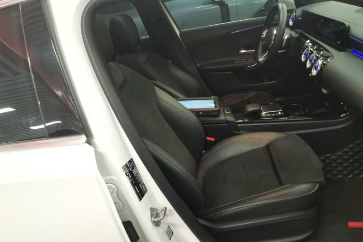 Used Mercedes-Benz A-Class 2022 Revised Version A 200 L Sport Sedan Fashionable Style