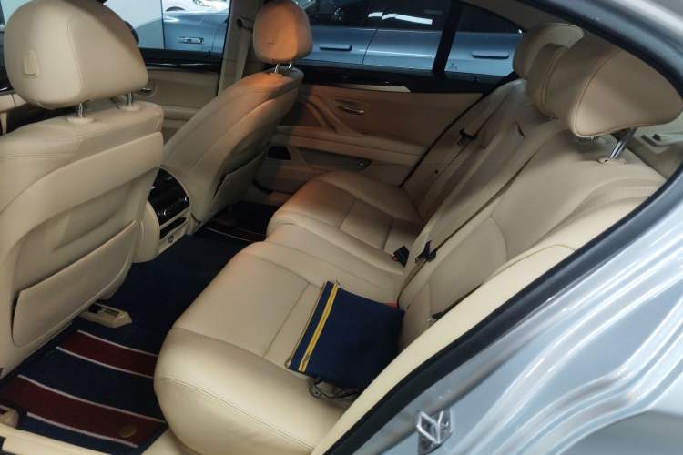 Used BMW 5 Series 2014 528Li Leading Model
