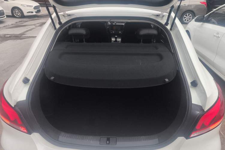 Used MG 6 2017 20T Manual Luxury Smart Connect Version China V Standard
