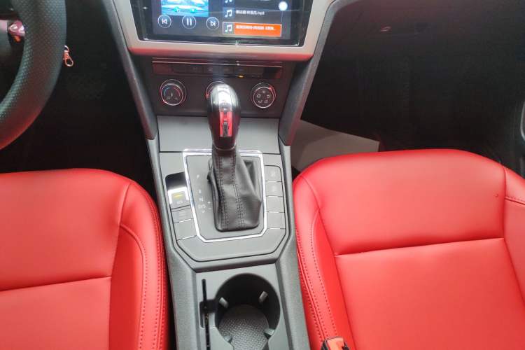 Used Volkswagen Lamando 2018 230TSI DSG Fashion Edition
