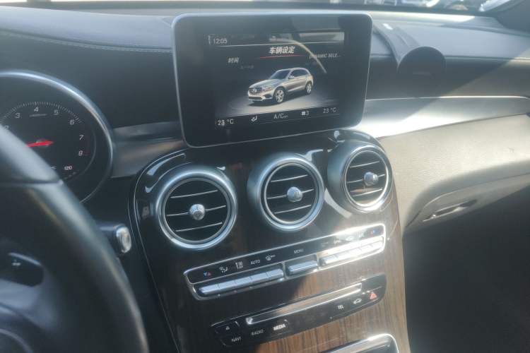 Used Mercedes-Benz GLC 2017 GLC 260 4MATIC Luxury Model
