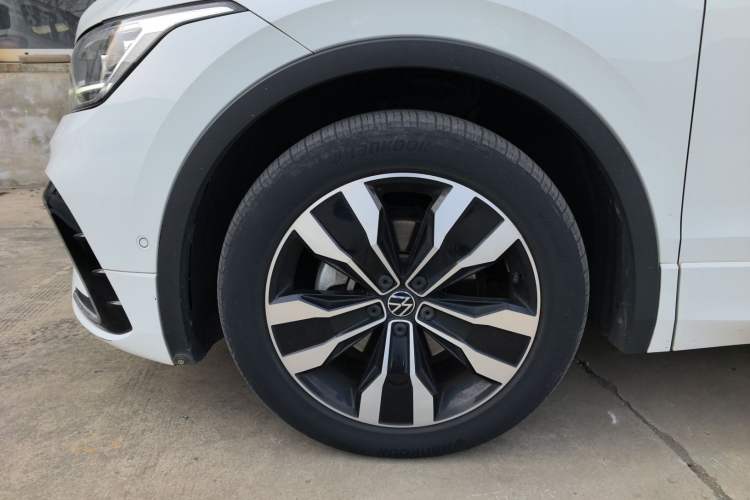 Used Volkswagen Tiguan L 2022 330TSI Automatic Two-Wheel Drive R-Line Enhanced Edition
