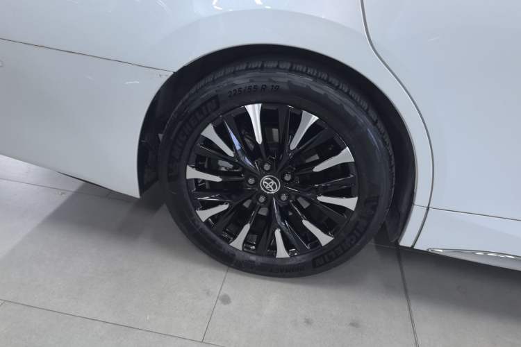 Used Toyota Alphard 2024 Dual-Engine 2.5L Prestige Edition
