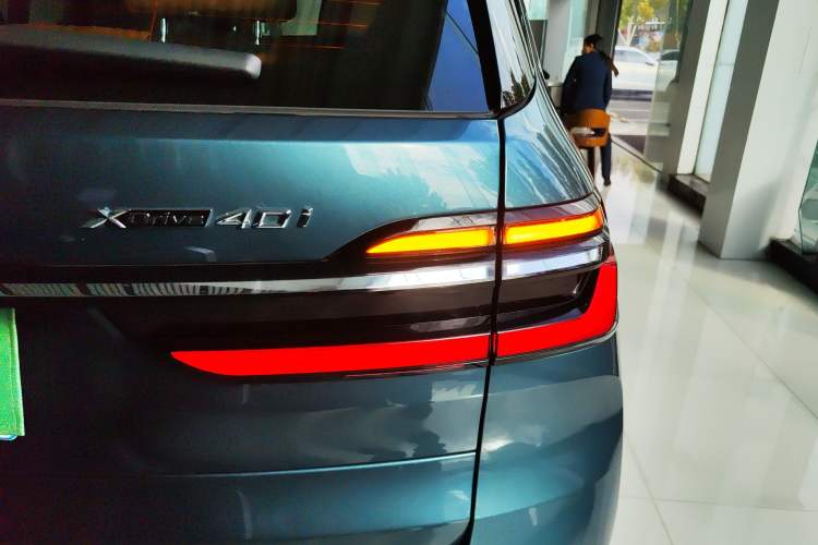 Used BMW X7 2023 xDrive40i Luxury Package with Premium Features
