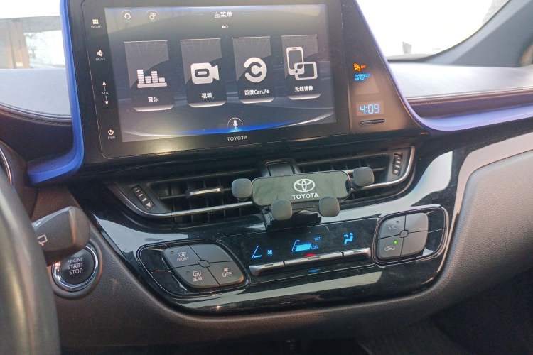 Used Toyota IZOA 2020 2.0L Yichi Version
