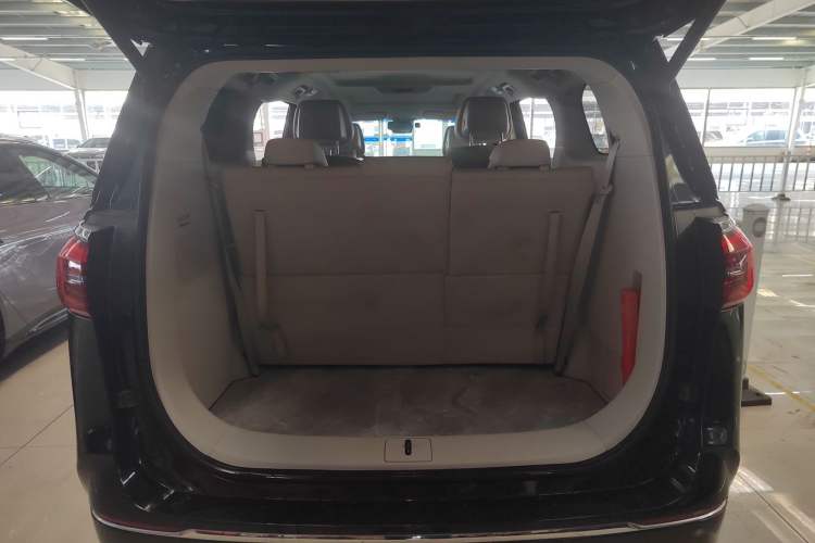 Used Buick GL8 2023 ES Lu Zun Deluxe and Yue Edition