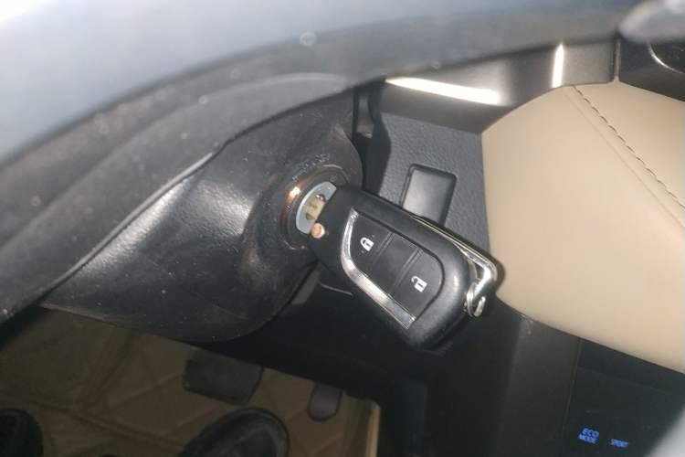 Used Toyota RAV4 2015 2.0L CVT Two-Wheel Drive Fashion Edition