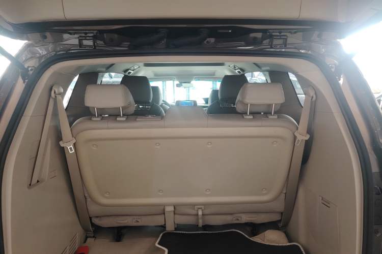 Used Buick GL8 2023 Land Executive Class Comfort Model
