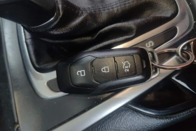 Used Ford Edge 2015 2.0T GTDi Two-Wheel-Drive Platinum Edition
