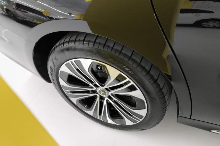 Used Mercedes-Benz E-Class New Energy 2024 E 350 e L Plug-in Hybrid Sedan
