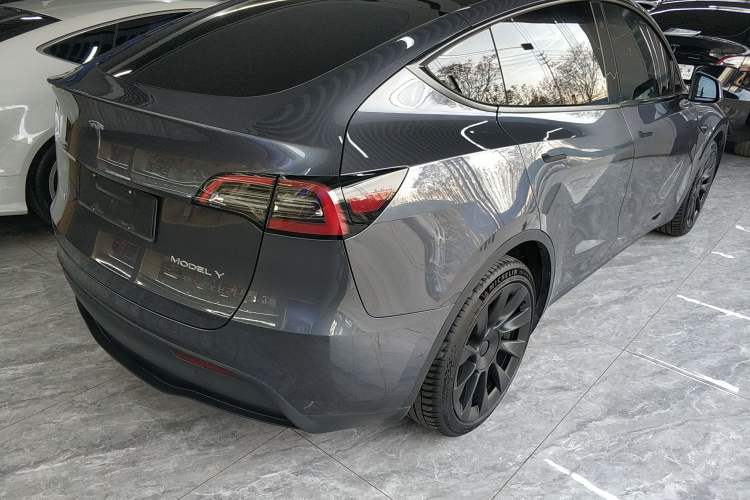 Used Tesla Model Y 2021 Long-Range All-Wheel-Drive Version
