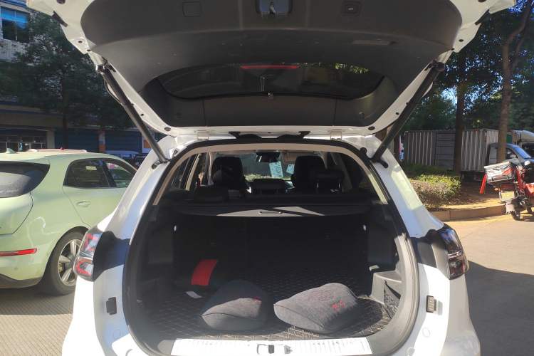 Used Hongqi HS5 2023 2.0T Four-Wheel Drive Flagship Pro Edition
