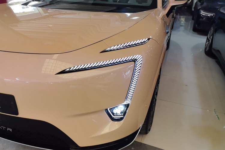 Used  11 2024 630 Rear-Wheel Drive Edition with Three Lasers
