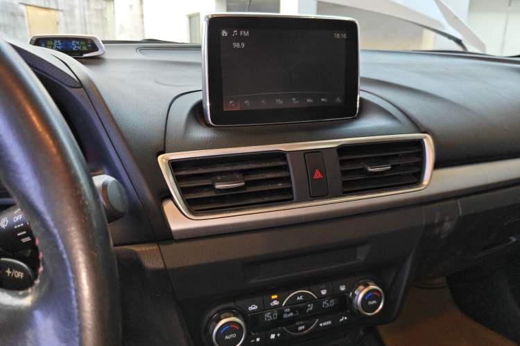 Used Mazda Mazda 3 Axela 2014 Sedan 2.0L Automatic Sport Model