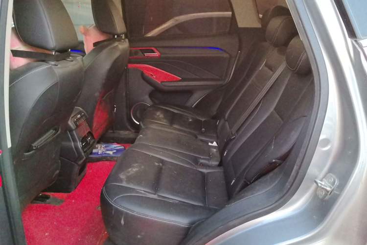 Used Wey VV6 2018 2.0T Two-Wheel-Drive Ultra-Luxury Version China V Standard
