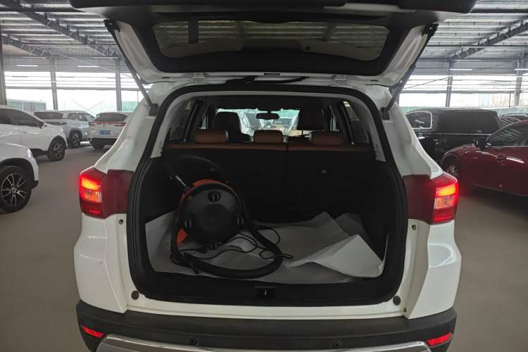 Used Dongfeng Fengdu MX5 2016 1.4T Manual Luxury Edition
