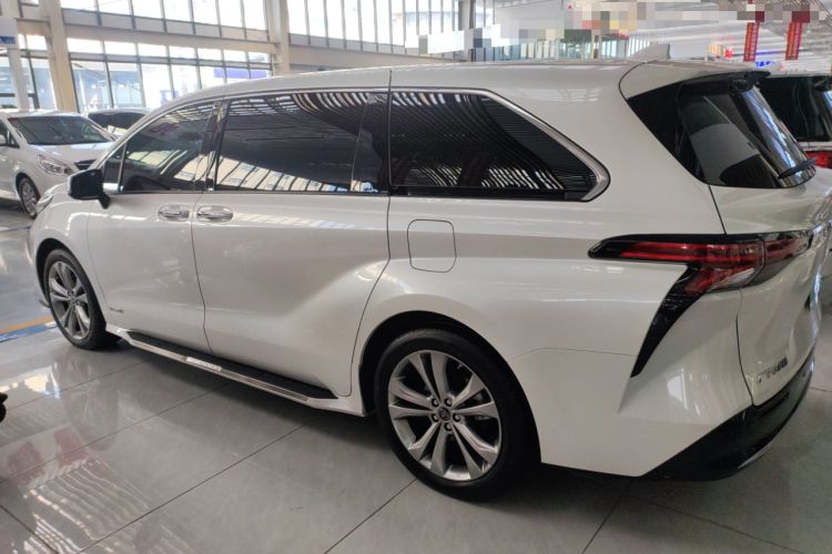 Used Toyota Sienna 2023 2.5L Hybrid Deluxe Edition
