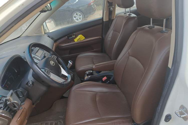 Used BYD S6 2014 2.0L Manual Luxury 5-Seater