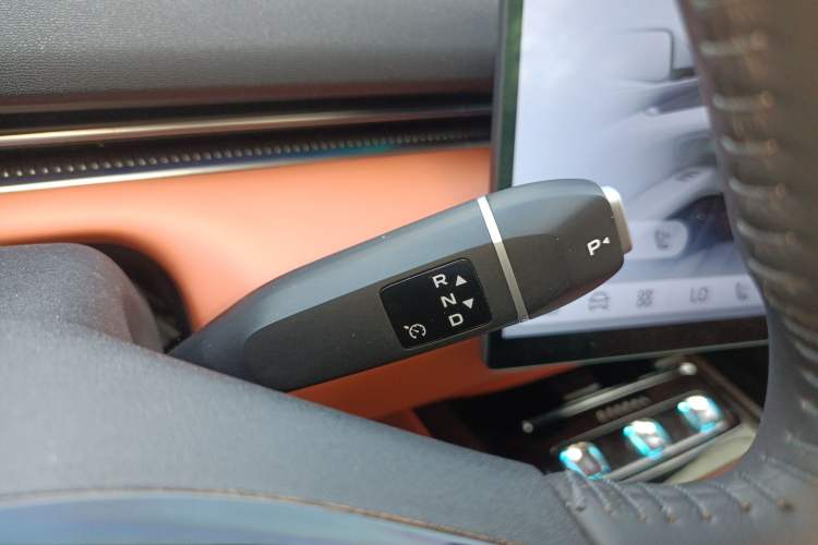 Used  L07 2024 230Max Range-Extended Version
