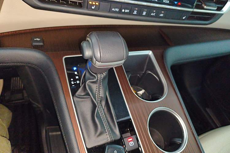 Used Toyota Granvia 2023 2.5L Hybrid Prestige Wellness PLUS Edition