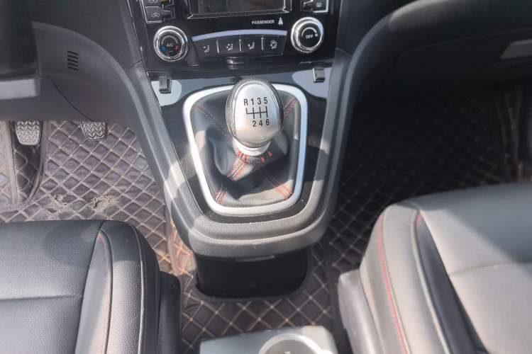 Used Haval H6 2016 Upgraded Model 1.5T Manual Two-Wheel Drive Urban Version