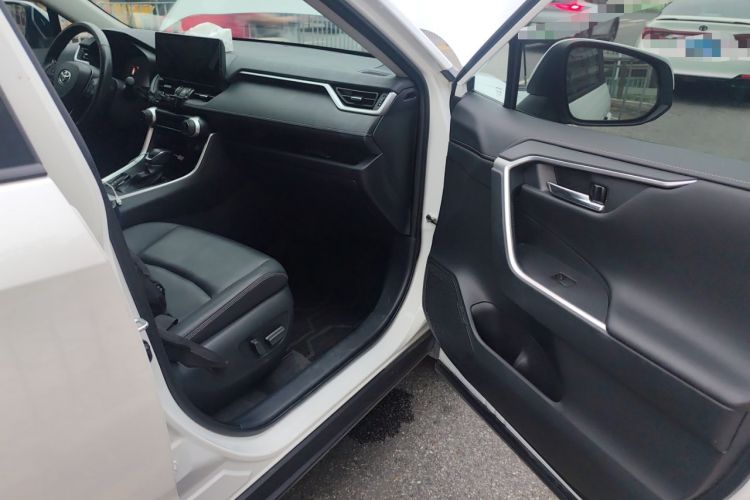 Used Toyota RAV4 2023 2.0L CVT Two-Wheel Drive 20th Anniversary Platinum Edition
