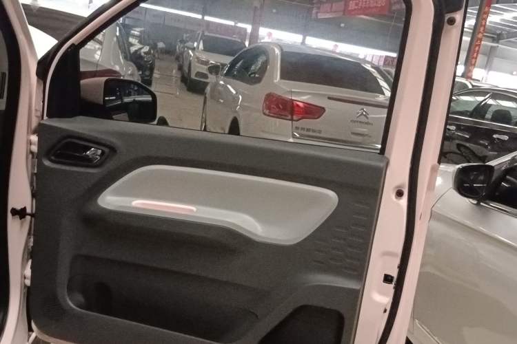 Used Wuling Hongguang MINIEV 2022 Macaron Premium Model – Lithium Iron Phosphate
