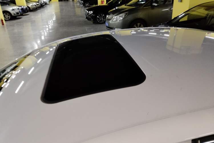 Used Roewe D7 2023 DMH 125km Superior Edition
