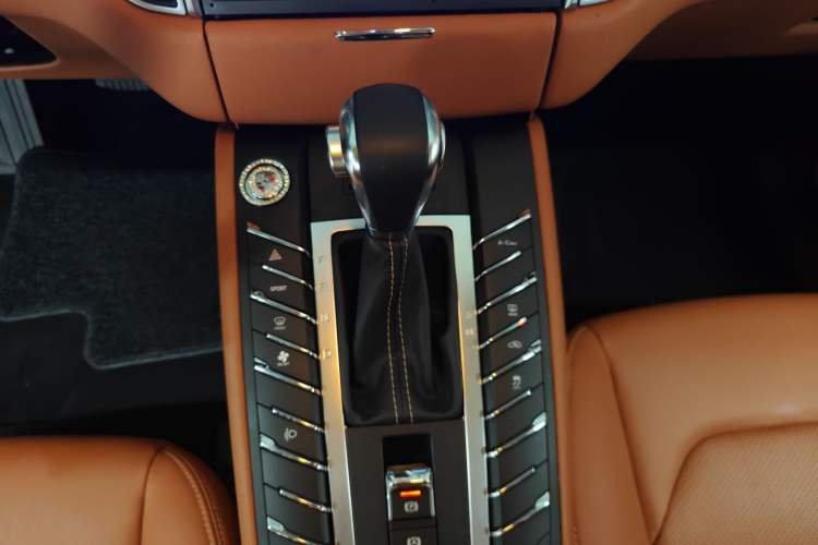 Used Zotye SR9 2017 2.0T Automatic Ultimate Road Edition
