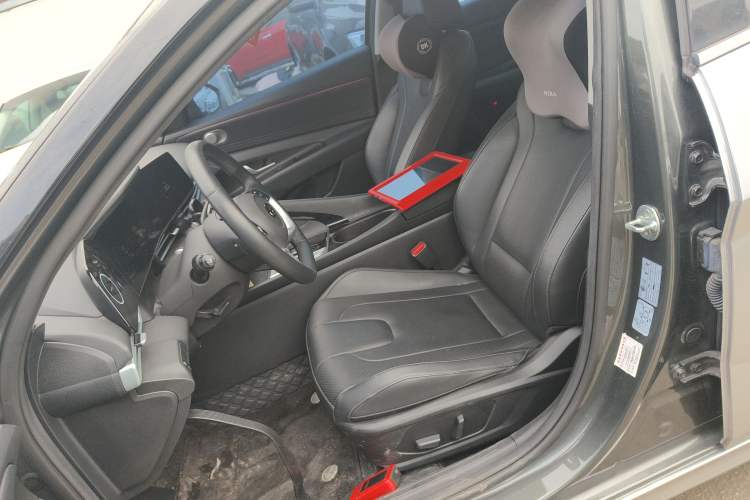 Used Hyundai Elantra 2023 1.5L CVT LUX Prestige Edition