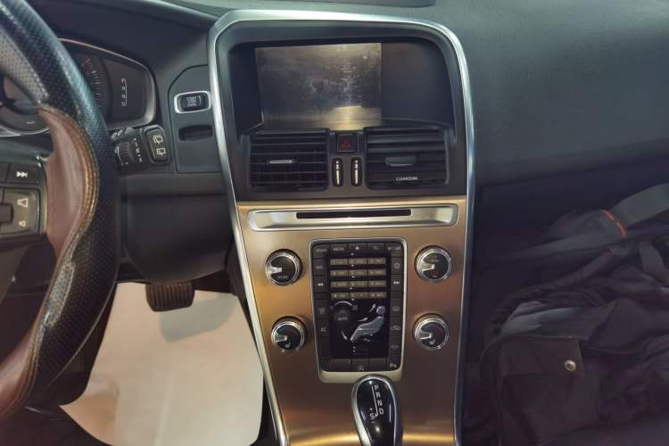 Used Volvo XC60 2017 T5 Smart Upgrade Edition