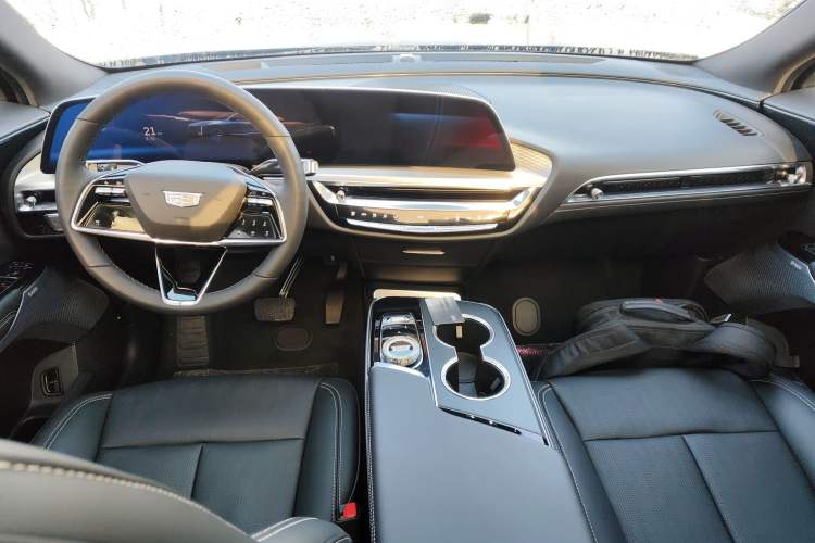 Used Cadillac LYRIQ 2024 Rear-Drive Standard Range Luxury Edition
