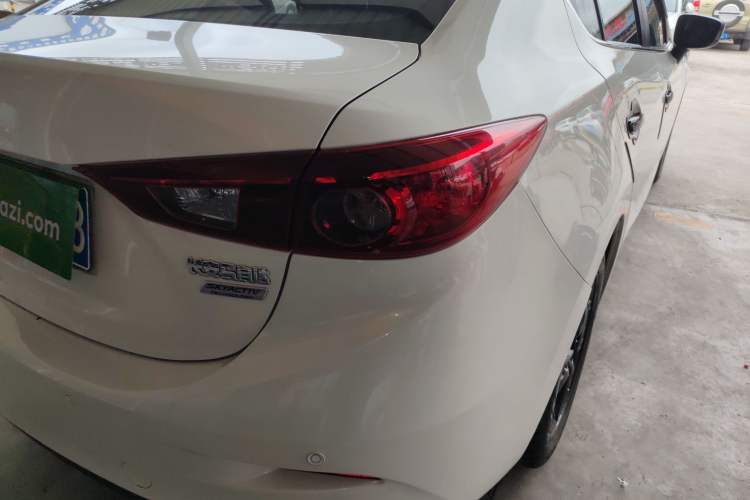 Used Mazda Mazda 3 Axela 2016 Sedan 1.5L Automatic Comfort Model
