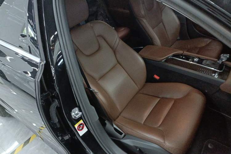 Used Volvo S90 2018 T4 Zhiyuan Edition
