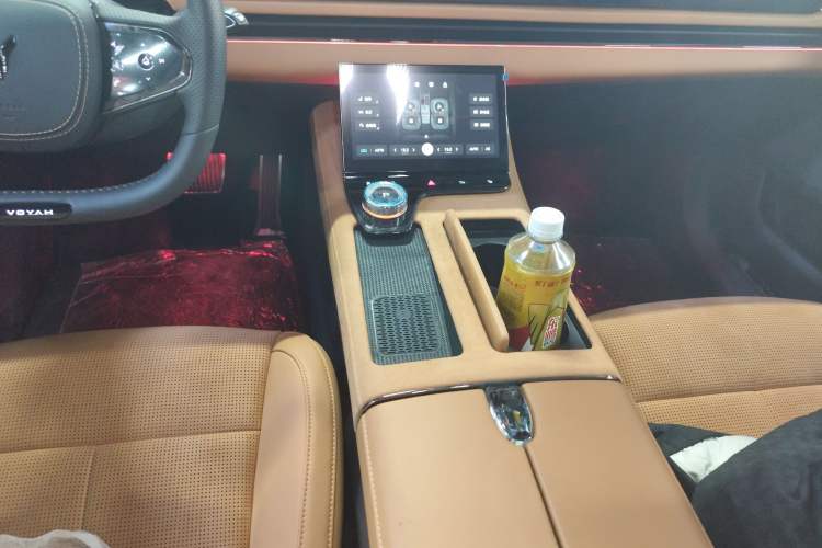 Used VOYAH PASSION 2024 PHEV Four-Wheel Drive Ultra-Long Range Executive Edition
