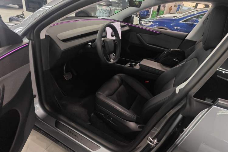 Used Tesla Model Y 2025 Rear-Wheel-Drive Version
