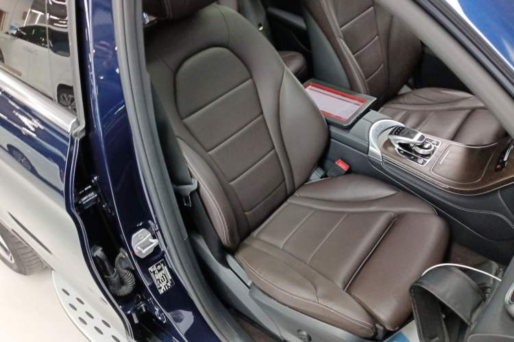 Used Mercedes-Benz GLC 2018 Refreshed GLC 300 4MATIC Dynamic Edition