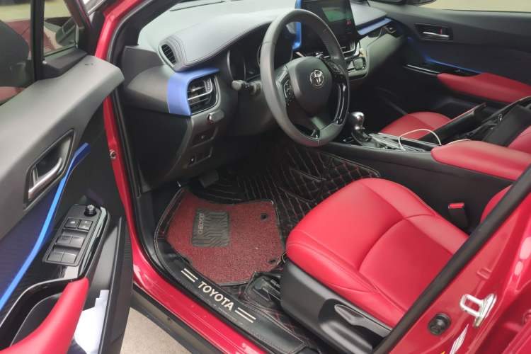 Used Toyota C-HR 2018 2.0L Luxury Sunroof Version China VI Standard
