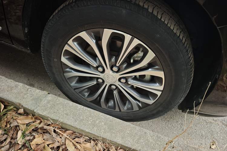 Used Buick GL8 2021 Land Cruiser Executive Class 652T Luxury Model
