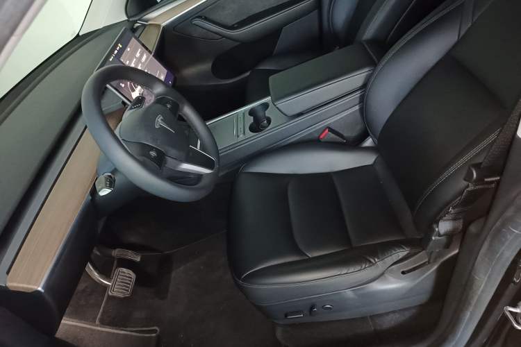 Used Tesla Model Y 2022 Long-Range All-Wheel-Drive Version
