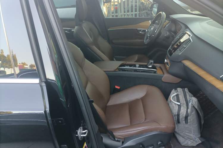 Used Volvo XC90 2022 B5 Smart Drive Luxury Edition 5 Seats
