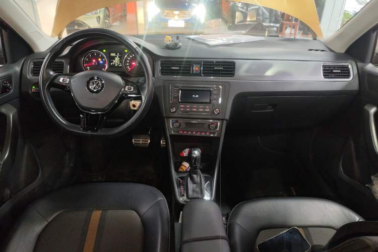 Used Volkswagen Santana 2016 Cross 1.6L Automatic Comfort Model