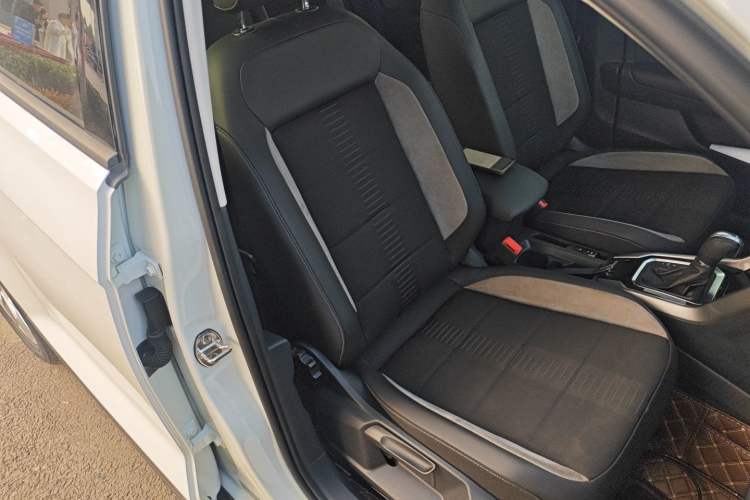 Used Volkswagen T-ROC 2018 230TSI DSG Two-Wheel Drive Advanced Version China V Standard
