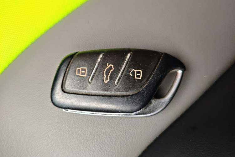 Used Roewe Clever 2021 302 km New Four-Seater Super-Efficient Version
