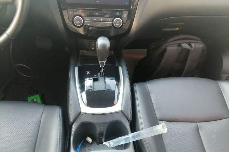 Used Nissan X-Trail 2015 2.0L CVT Comfort MAX Edition 2WD
