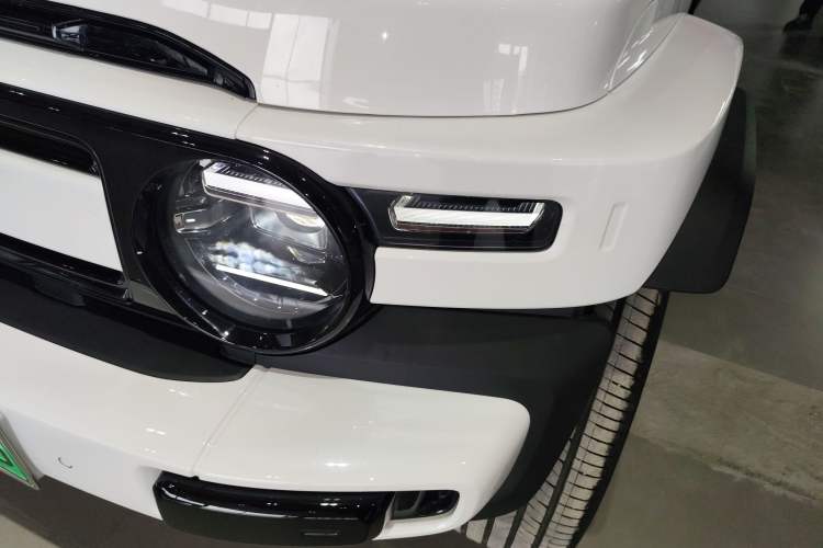 Used  V23 2025 401 Two-Wheel Drive Advanced Edition
