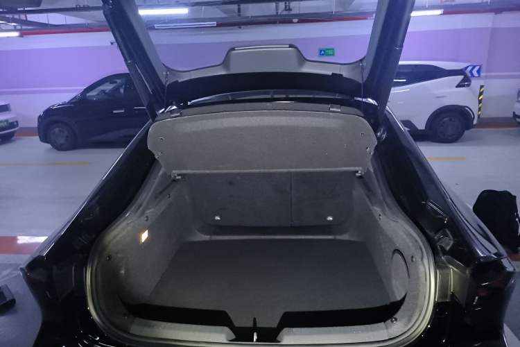 Used Changan UNI-V iDD 2023 ZhiDian iDD 1.5T 113km ZhiKu Model
