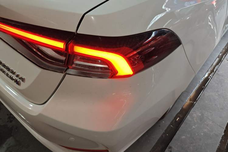 Used Toyota Corolla 2021 Dual-Motor 1.8L E-CVT Elite Edition
